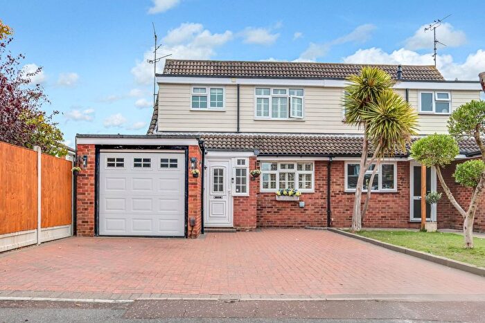 4 Bedroom Semi-detached House For Sale In Admirals Walk, Shoeburyness, SS3