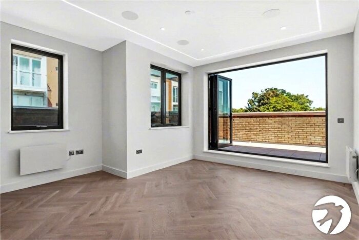 2 Bedroom Flat To Rent In Midas House, Knoll Rise, Orpington, BR6