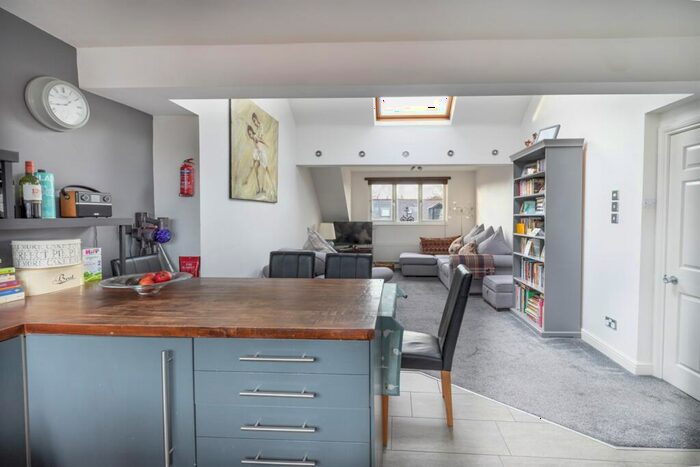 2 Bedroom Flat To Rent In Jesmond, Newcastle Upon Tyne, NE2