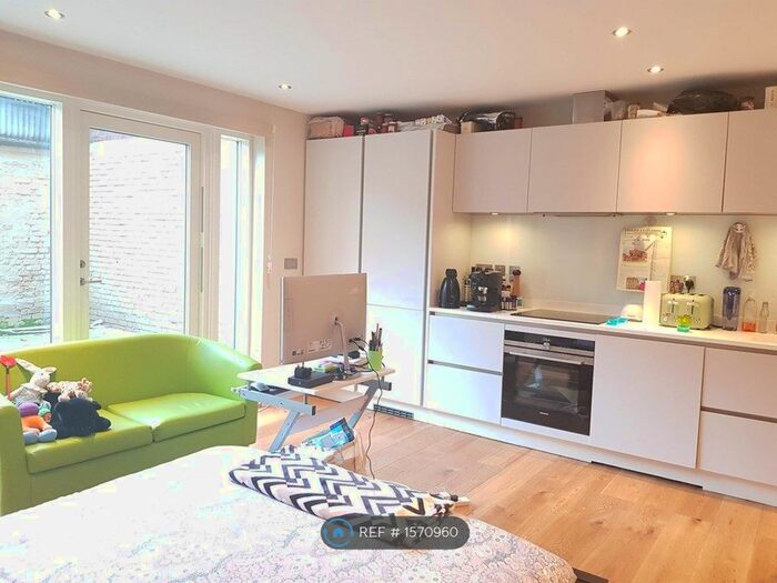 Studio To Rent In Ferdinand Street, London, NW1