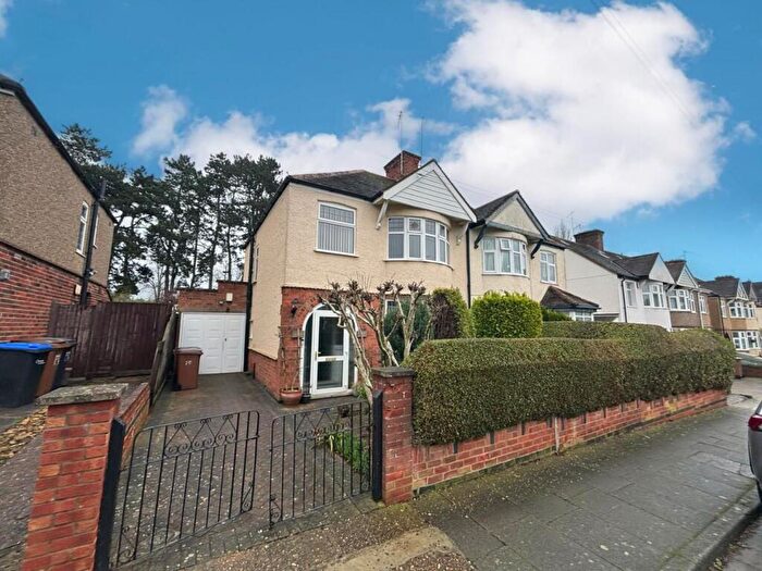 3 Bedroom Semi Detached House For Sale In Bush Hill, The Headlands, Northampton, NN3