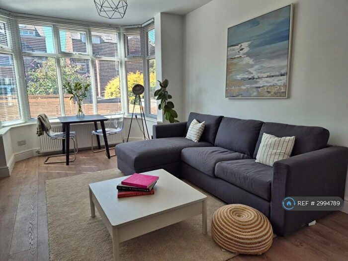 2 Bedroom Flat To Rent In Chorlton, Manchester, M21