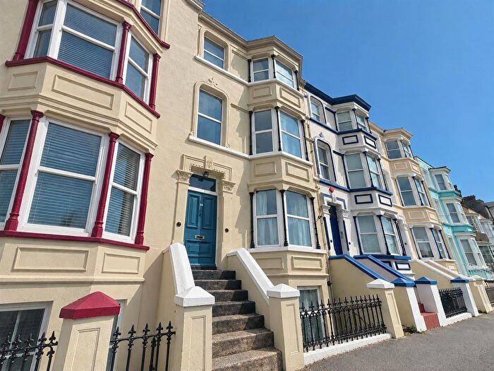 2 Bedroom Flat For Sale In Grosvenor Place, Margate, CT9