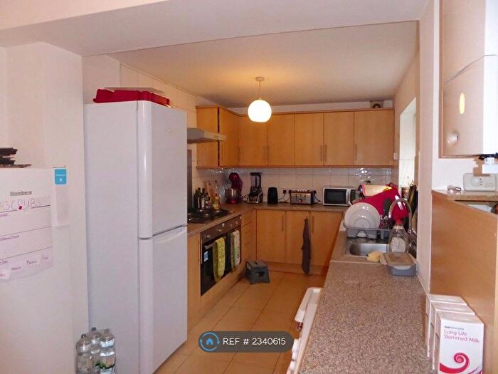 6 Bedroom Terraced House To Rent In Heald Grove, Manchester, M14