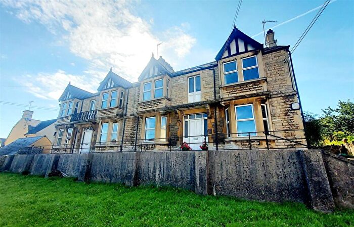 1 Bedroom Flat To Rent In Stokes Road, Corsham, SN13