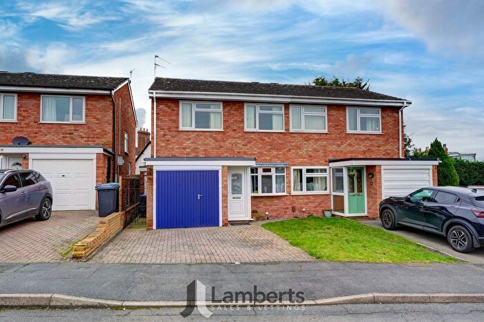 3 Bedroom Semi Detached House For Sale In Albury Road, Studley, B80