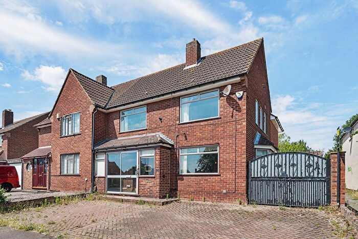 4 Bedroom Semi-Detached House For Sale In Woodview Road, Swanley, BR8