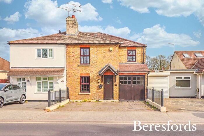 4 Bedroom Semi Detached House For Sale In St. Marys Lane, Upminster, RM14