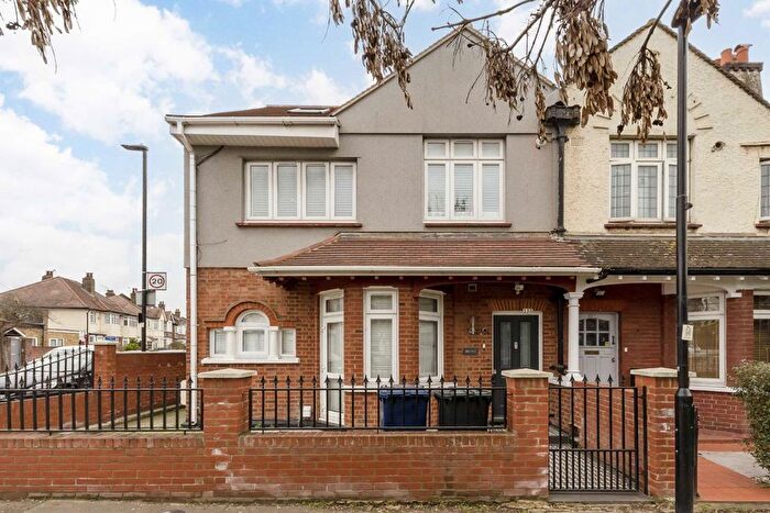2 Bedroom Flat To Rent In Horn Lane, Acton, W3