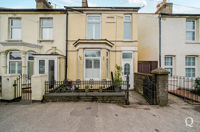 3 Bedroom End Of Terrace House For Sale In London Road, Teynham, Sittingbourne, Kent, ME9