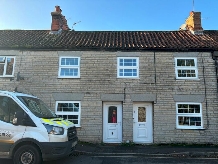 2 Bedroom Maisonette To Rent In Bartletts Row, Somerton, TA11