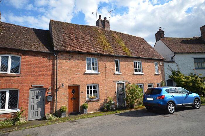 3 Bedroom Character Property For Sale In High Street Long Crendon Buckinghamshire, HP18