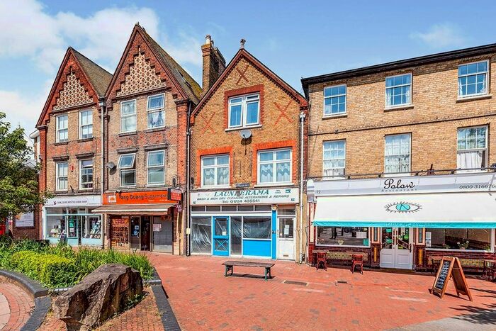 1 Bedroom Flat To Rent In High Street, Egham, Surrey TW20