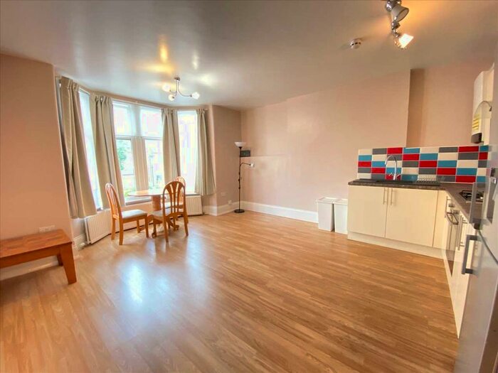 1 Bedroom Flat To Rent In Hamilton Road, London, W5