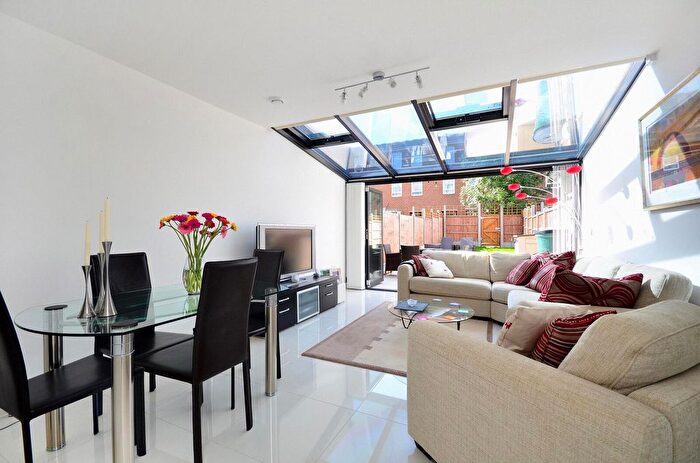 4 Bedroom Property To Rent In Daubeney Road, Clapton, London, E5