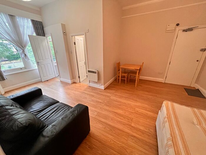 Studio To Rent In Queens Avenue, London, N10