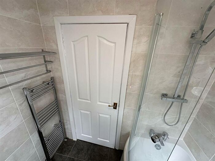 2 Bedroom Apartment To Rent In Castle Mount, Heswall, CH60