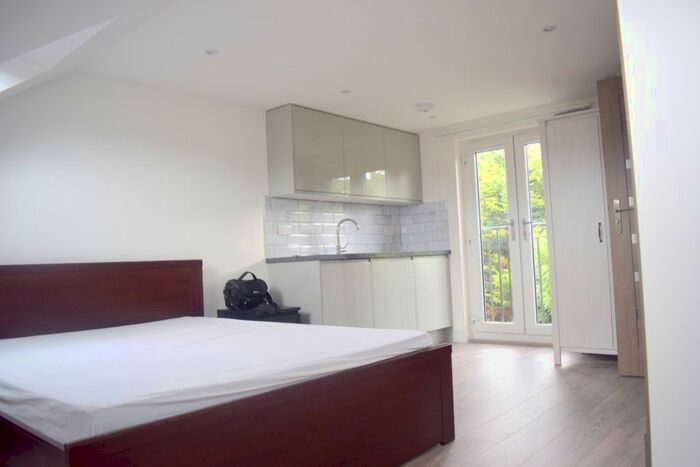 1 Bedroom Studio To Rent In Eskdale Avenue, Northolt, UB5