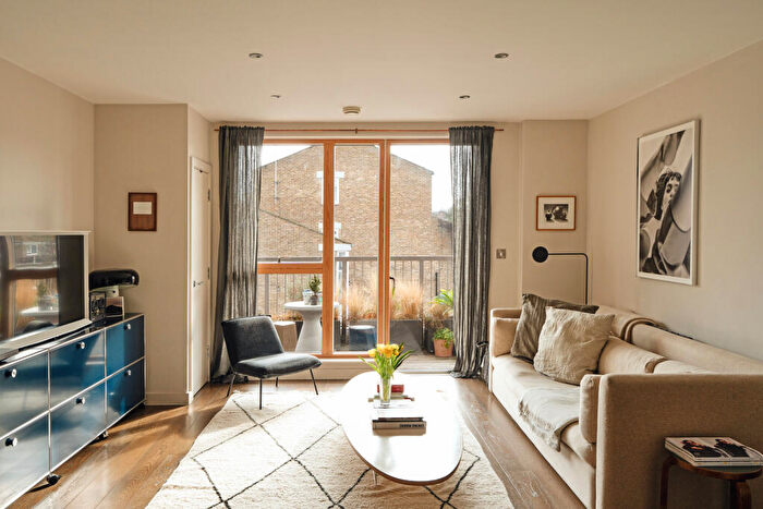 3 Bedroom Apartment For Sale In Fresco House, Southampton Way, London, SE5