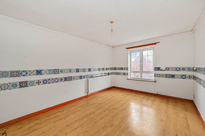 1 Bedroom Flat For Sale In St Pauls Close, London, W5