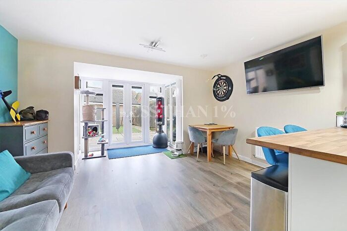 3 Bedroom Terraced House For Sale In Lockgate Road -, NN4