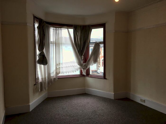 3 Bedroom Flat To Rent In Disraeli Road, London, E7