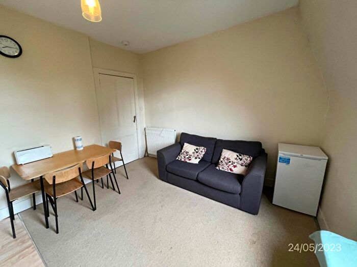 2 Bedroom Flat To Rent In Bedford Road, Top Floor Left, Aberdeen, AB24