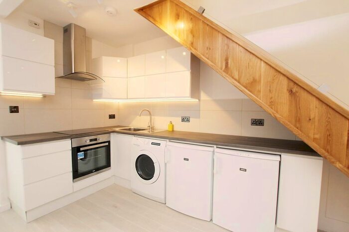 4 Bedroom Flat To Rent In Gauden Road, London, SW4