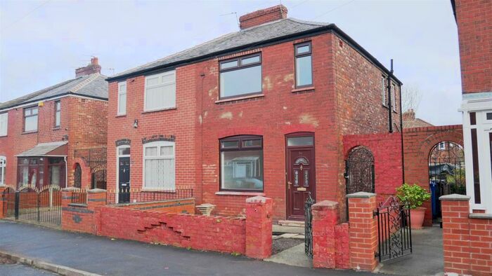 3 Bedroom Semi-Detached House To Rent In Easton Road, Droylsden, M43