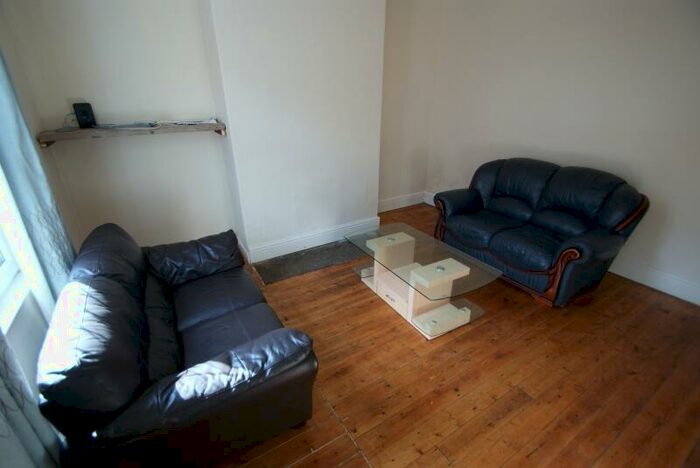 2 Bedroom Terraced House To Rent In Harold Road, Hyde Park, Leeds, LS6