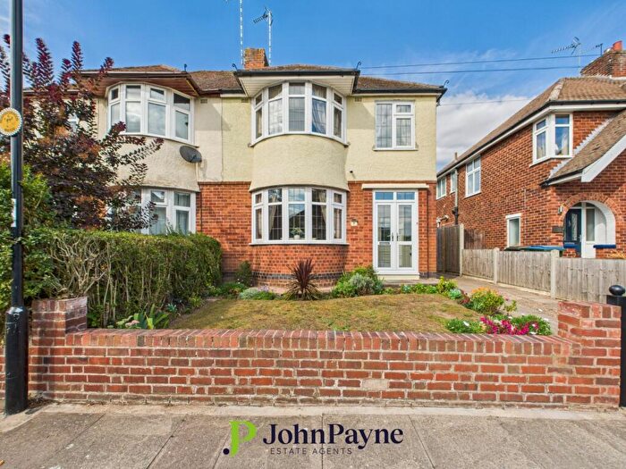3 Bedroom Semi-Detached House For Sale In Seedfield Croft, Cheylesmore, Coventry, CV3