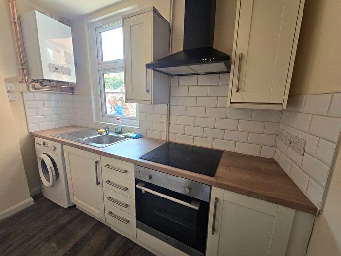 2 Bedroom Terraced House To Rent In Clarendon Park Road, Leicester, LE2