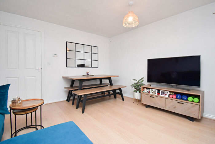 3 Bedroom Town House For Sale In Tate Drive, Biggleswade, SG18