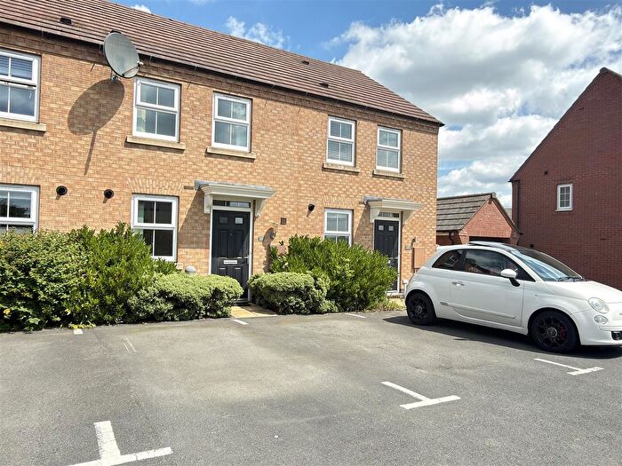 2 Bedroom Terraced House For Sale In Forest House Lane, Leicester, LE3