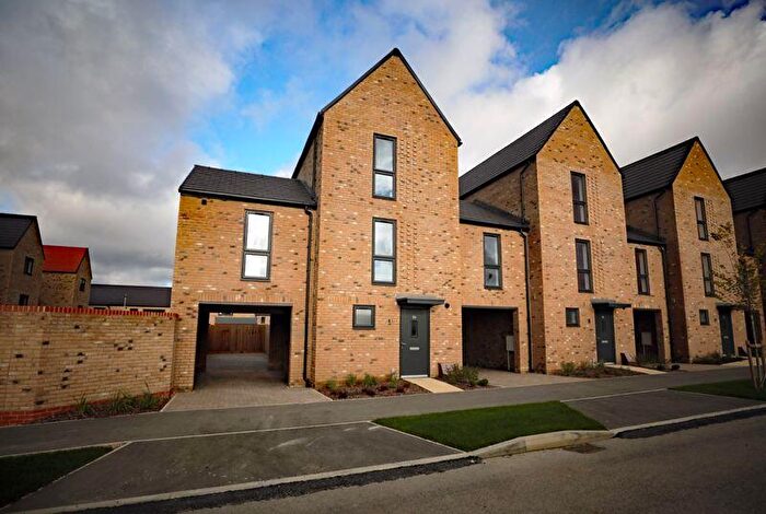 4 Bedroom Town House To Rent In Blackthorn Way, St Neots, PE19