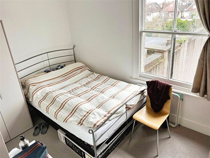 1 Bedroom Flat To Rent In Guilford Avenue, Surbiton, KT5