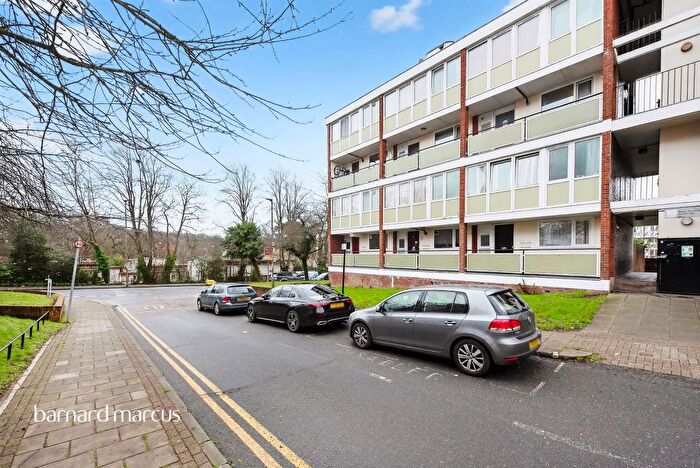 4 Bedroom Maisonette For Sale In Ibsley Gardens, London, SW15