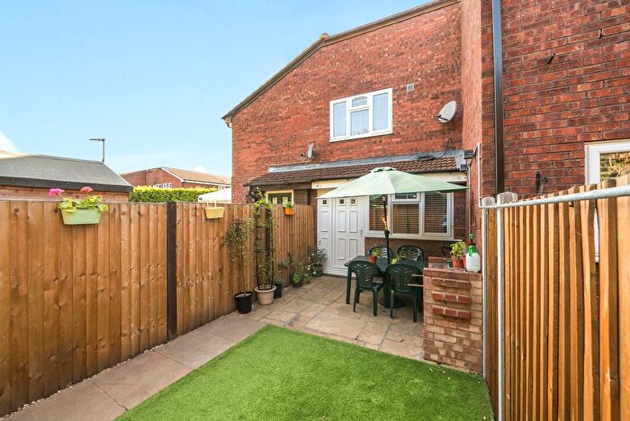 1 Bedroom End Terrace House For Sale In Geneva Close, Shepperton, TW17