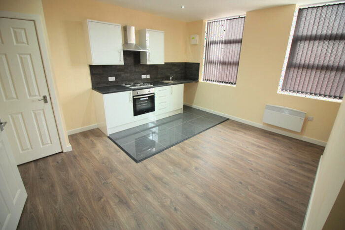 2 Bedroom Flat To Rent In Harehills Lane, Leeds, LS9