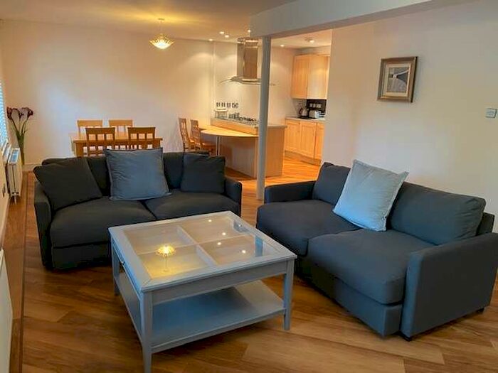 2 Bedroom Mews House To Rent In Queens Lane South, City Centre, Aberdeen, AB15