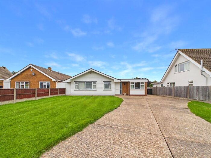 3 Bedroom Detached Bungalow For Sale In Youlgrave Avenue, Sutton-On-Sea, Mablethorpe, LN12