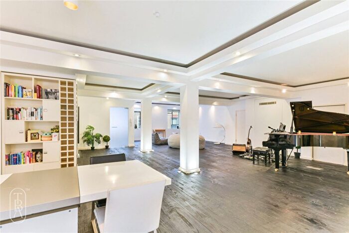 3 Bedroom Flat For Sale In Princelet Street, London, E1