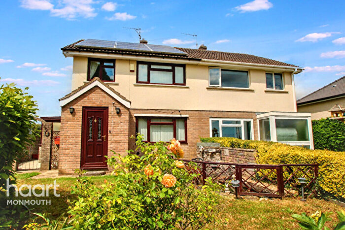 3 Bedroom Semi-Detached House For Sale In Sunnyvale, Raglan, NP15