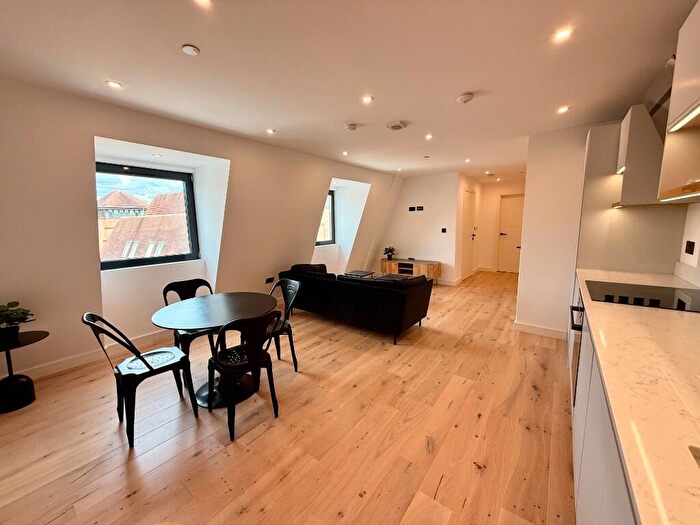 1 Bedroom Flat For Sale In Fairfield Road, Brentwood, Essex, CM14