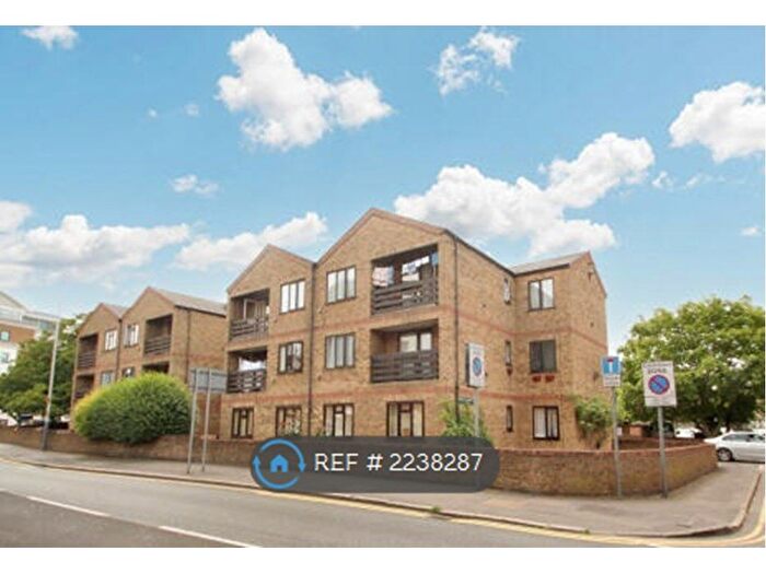 1 Bedroom Flat To Rent In William Court, Uxbridge, UB8