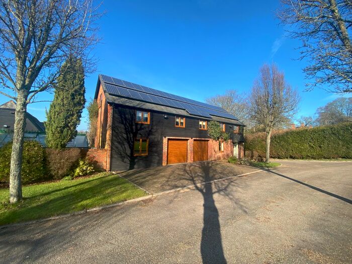 2 Bedroom Cottage To Rent In Hill Street, Calmore, Southampton, SO40