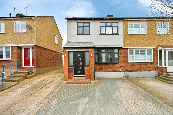3 Bedroom Semi Detached House For Sale In Pennine Avenue, Luton, Bedfordshire, LU3