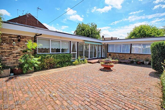 3 Bedroom Bungalow For Sale In The Bourne - Ware - Chain Free Bungalow, SG12