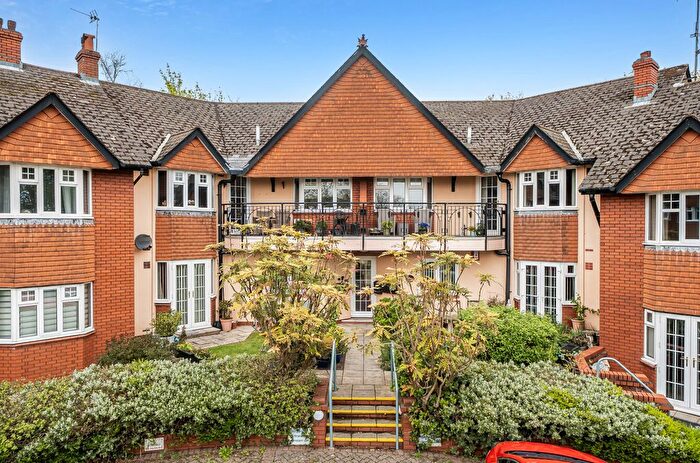 3 Bedroom Flat For Sale In Waterloo Road, Penylan, Cardiff, CF23