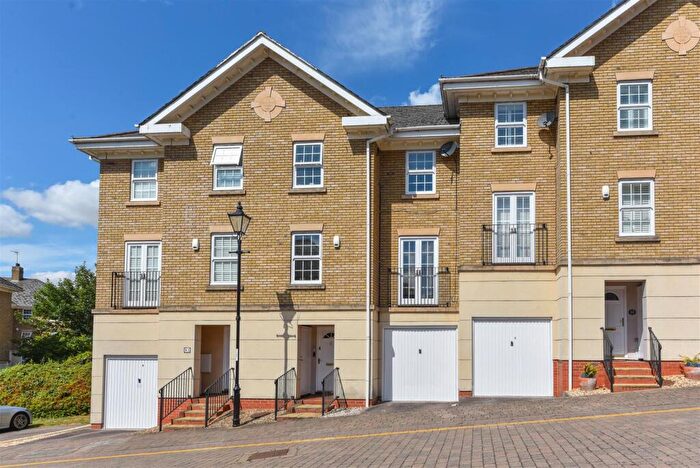 4 Bedroom Town House For Sale In Scholars Court, Northampton, NN1